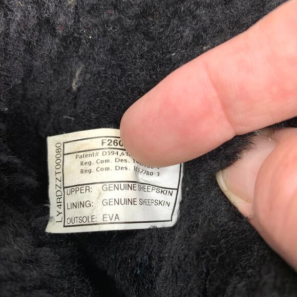 UGG Women's Size 6 Genuine Sheepskin Bailey Button II Boot Round Toe Black *READ - Picture 6 of 6